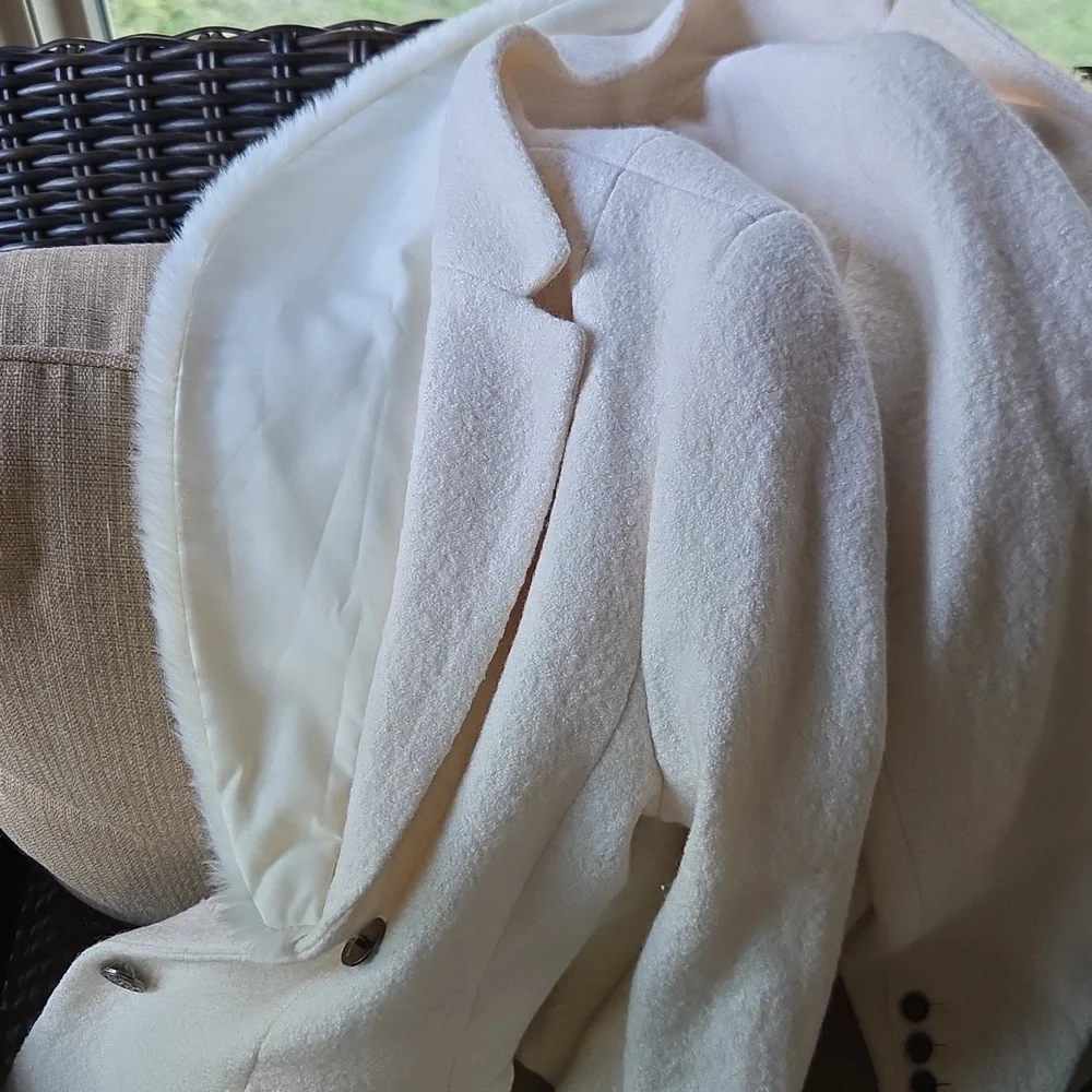 Talbots Winter White Boiled Wool Jacketwith Removeable Faux Fur Collar. - Picture 5 of 5
